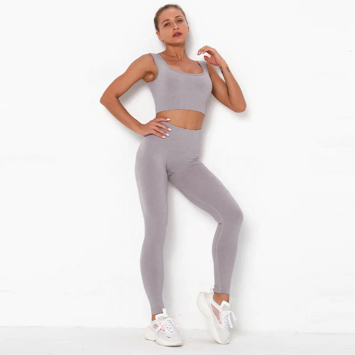 Professional Sports Seamless Fitness Bra Set.