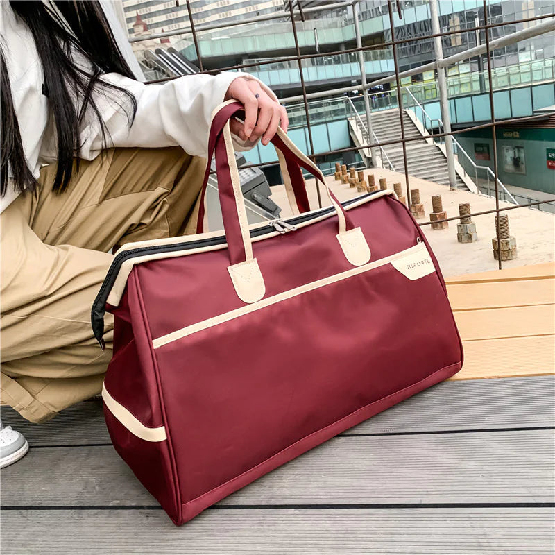 Fashionable Large Capacity Travel Bag for Men and Women